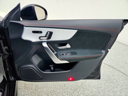 Used 2023 Mercedes-Benz CLA 250 image 26