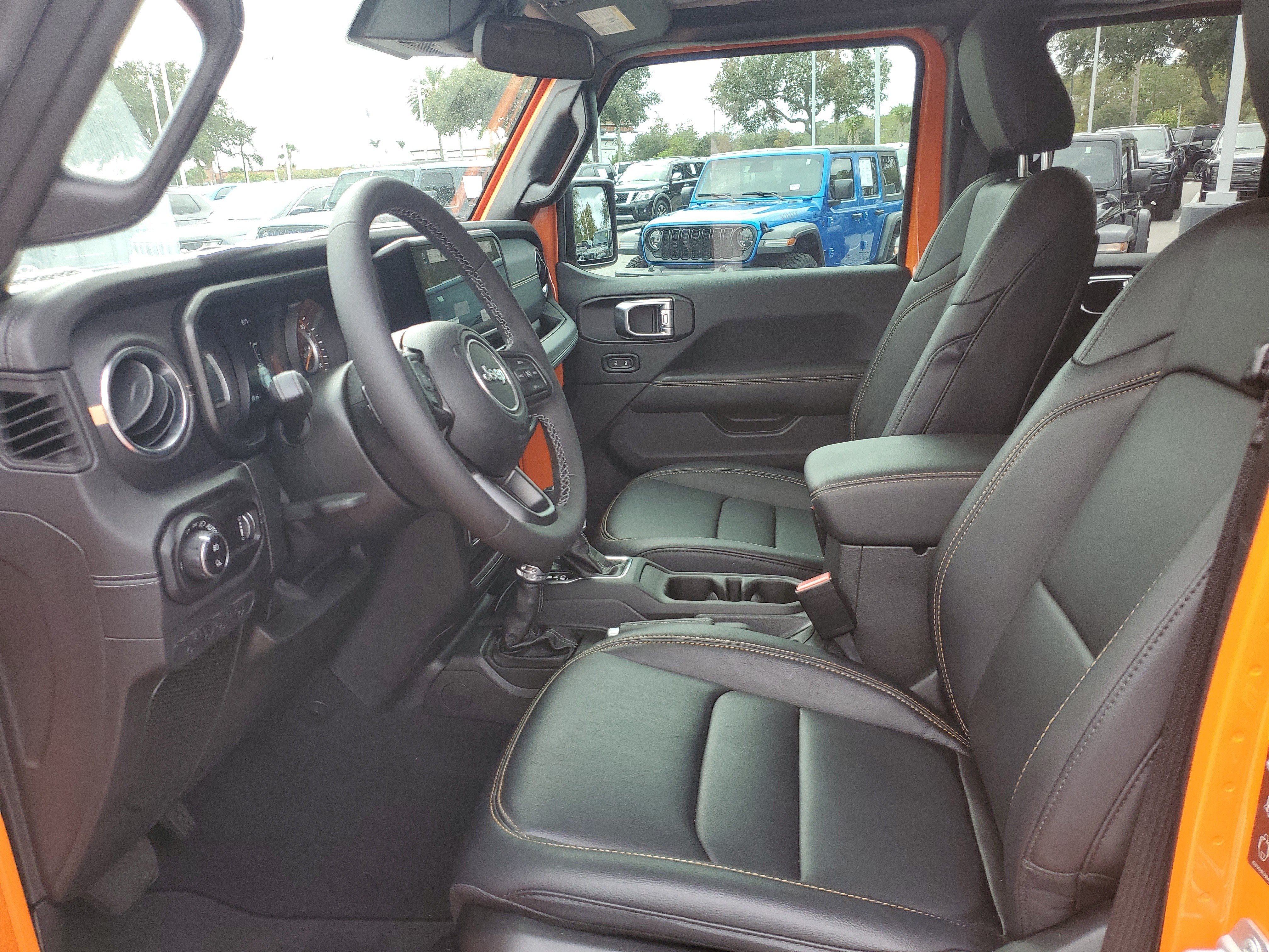 Used 2025 Jeep Gladiator Sport AWD/4WD image 14