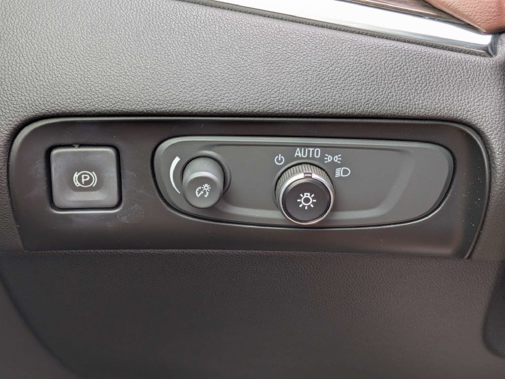Used 2019 Buick Enclave Avenir w/ Avenir Technology Package FWD image 24