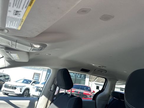 Used 2023 Chrysler Voyager LX image 29