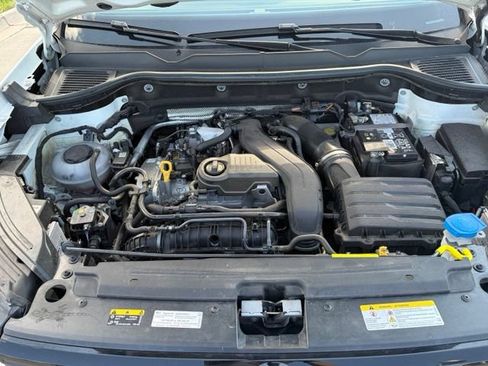 Used 2025 Volkswagen Taos SE AWD/4WD image 24