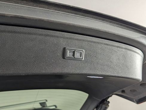 Used 2024 Audi SQ5 Prestige image 18