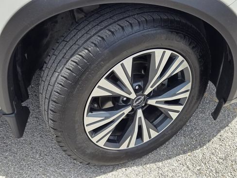 Certified 2023 Nissan Rogue SV FWD image 6