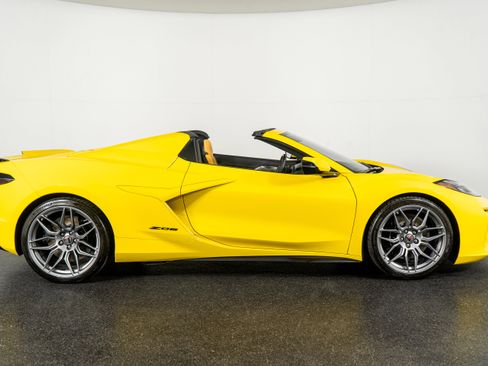 Used 2025 Chevrolet Corvette Z06 image 4