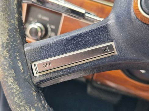Used 1989 Lincoln Town Car Signature RWD image 20