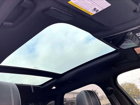 Used 2021 Land Rover Range Rover Velar R-Dynamic S image 13