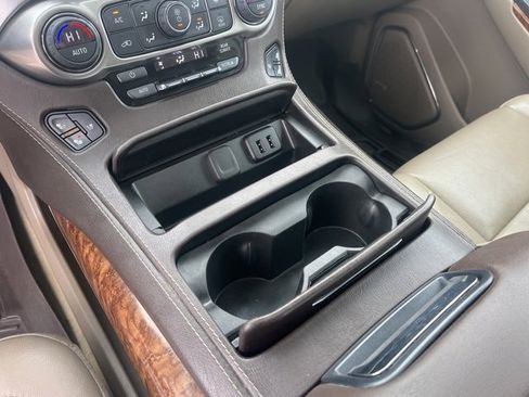 Used 2017 Chevrolet Suburban Premier image 32