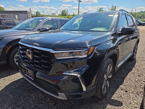 Used 2023 Honda Pilot Touring image 2