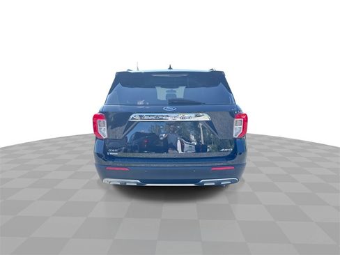 Used 2021 Ford Explorer XLT w/ Equipment Group 202A image 7