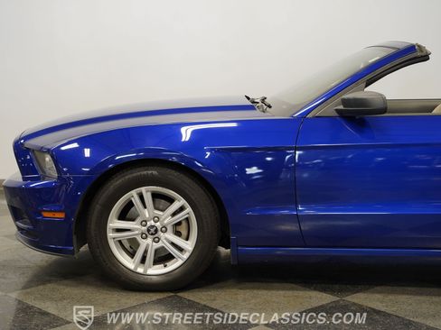 Used 2014 Ford Mustang Convertible RWD image 24