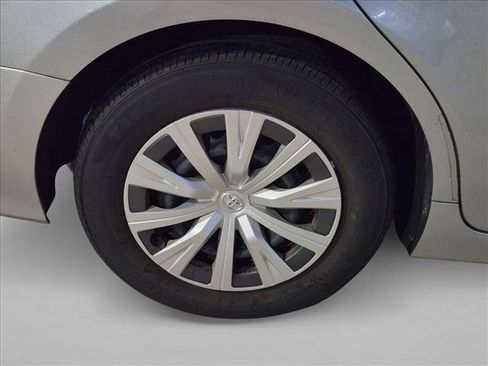 Used 2018 Toyota Camry FWD image 7