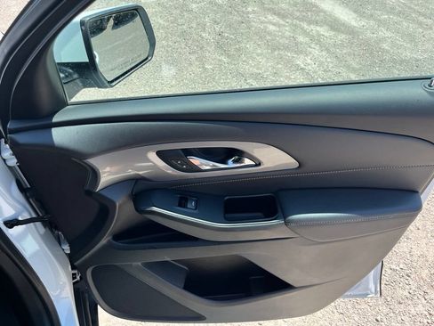 Used 2023 Chevrolet Traverse LT FWD image 36