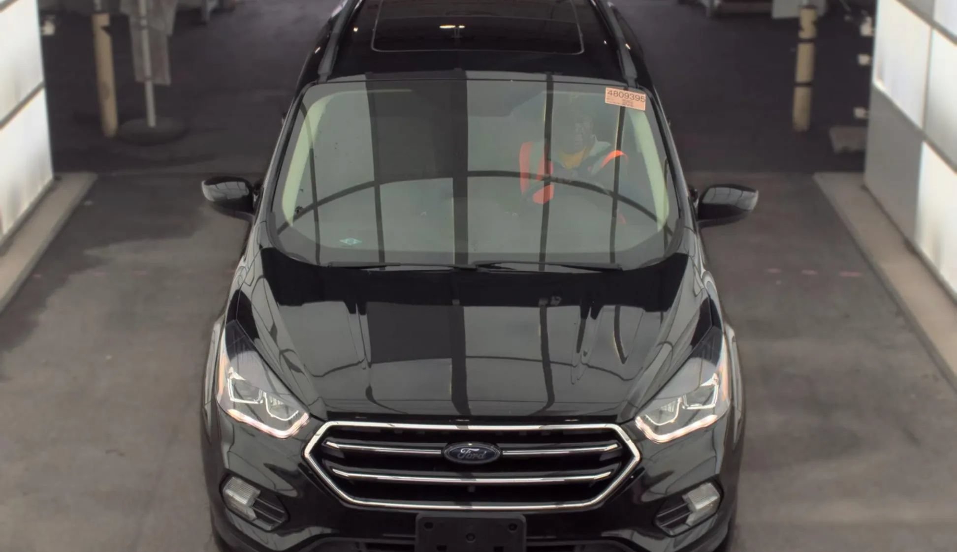 Used 2018 Ford Escape SE w/ SE Sport Appearance Package AWD/4WD image 2