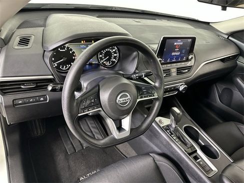 Used 2022 Nissan Altima 2.5 SV image 10
