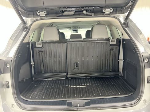 Used 2023 Toyota Highlander LE image 23