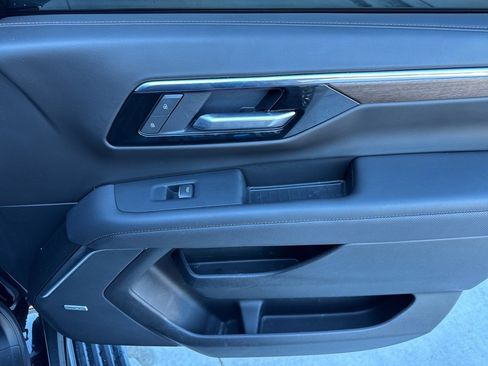 Used 2025 Chevrolet Suburban High Country image 20