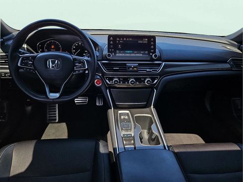 Used 2018 Honda Accord Sport image 11