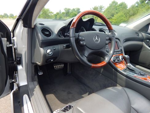 Used 2005 Mercedes-Benz SL 600 w/ AMG Sport Pkg image 34