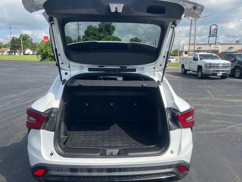 Used 2024 Chevrolet Trax RS w/ Sunroof Package FWD image 10