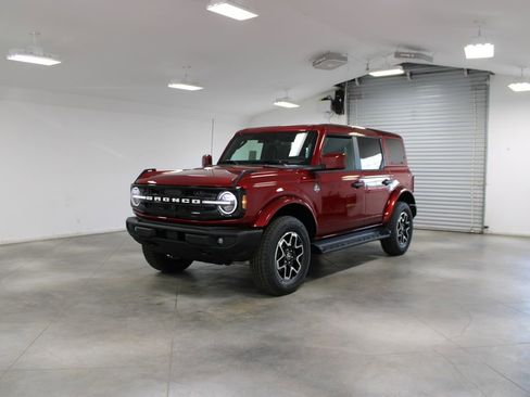 New 2026 Ford Bronco Outer Banks image 3