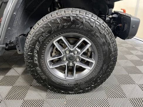 Used 2024 Jeep Gladiator Mojave AWD/4WD image 11