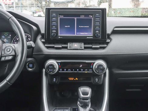 Used 2021 Toyota RAV4 XLE Premium image 12