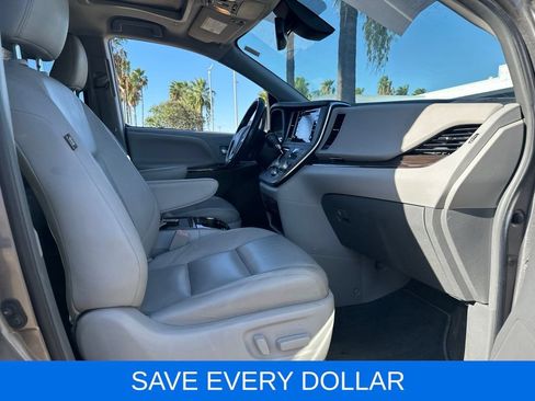 Used 2019 Toyota Sienna XLE w/ XLE Navigation Package FWD image 17