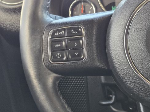 Used 2017 Jeep Wrangler Unlimited Sahara w/ Connectivity Group AWD/4WD image 23