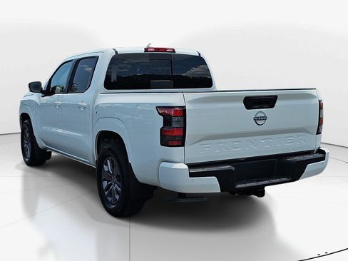 Used 2025 Nissan Frontier SV RWD image 6