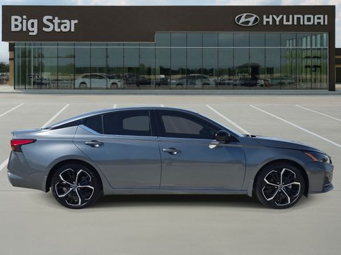 Used 2023 Nissan Altima 2.5 SR w/ SR Premium Package FWD image 5