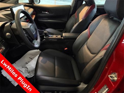 Used 2025 Toyota Prius Plug-In Hybrid image 15