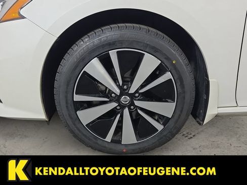 Used 2022 Nissan Altima 2.5 SV w/ SV Premium Package AWD/4WD image 9