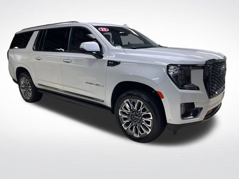 Used 2023 GMC Yukon XL Denali Ultimate AWD/4WD image 10