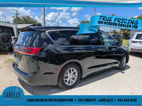 Used 2026 Chrysler Pacifica Select FWD image 4