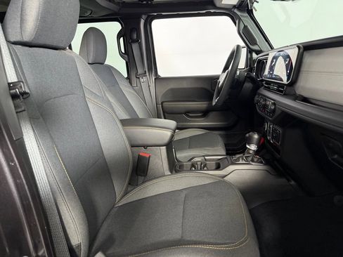 Used 2025 Jeep Wrangler Unlimited Sahara w/ Safety Group image 31