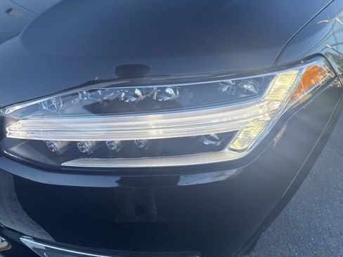 Certified 2025 Volvo XC90 B5 Core image 9