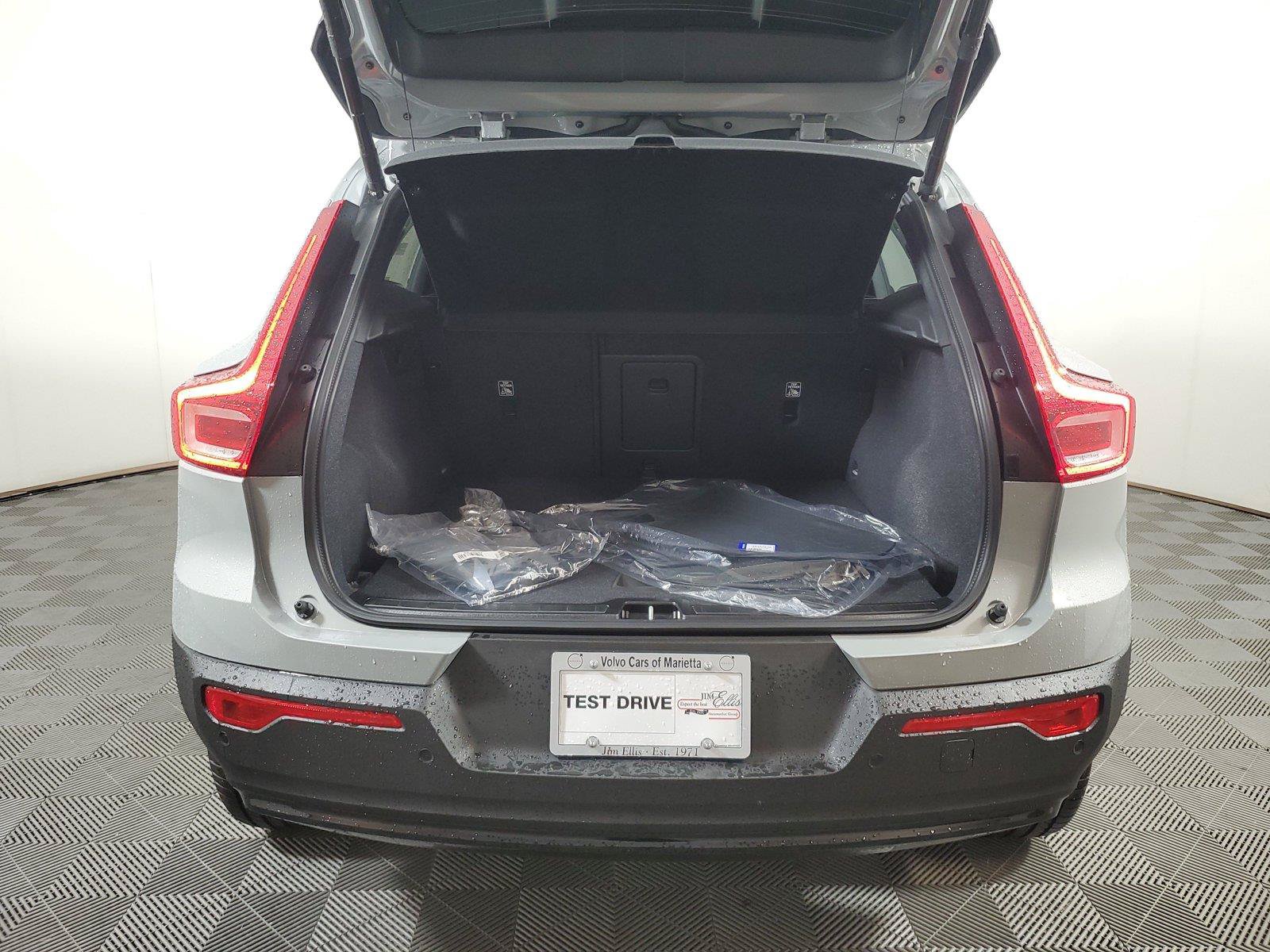 Used 2026 Volvo XC40 B5 Core AWD/4WD image 9