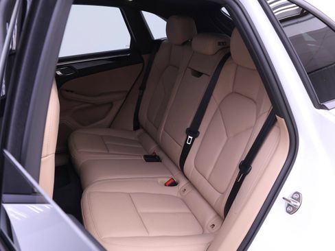 Used 2025 Porsche Macan AWD/4WD image 16