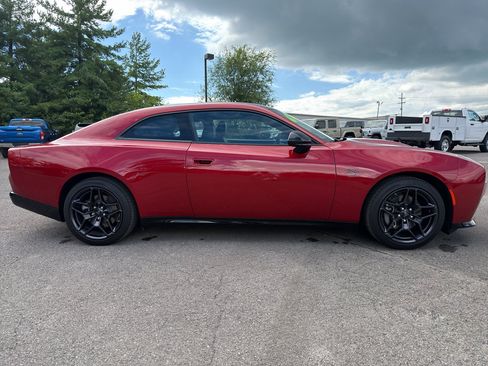 Used 2024 Dodge Charger Daytona R/T w/ Plus Group AWD/4WD image 4