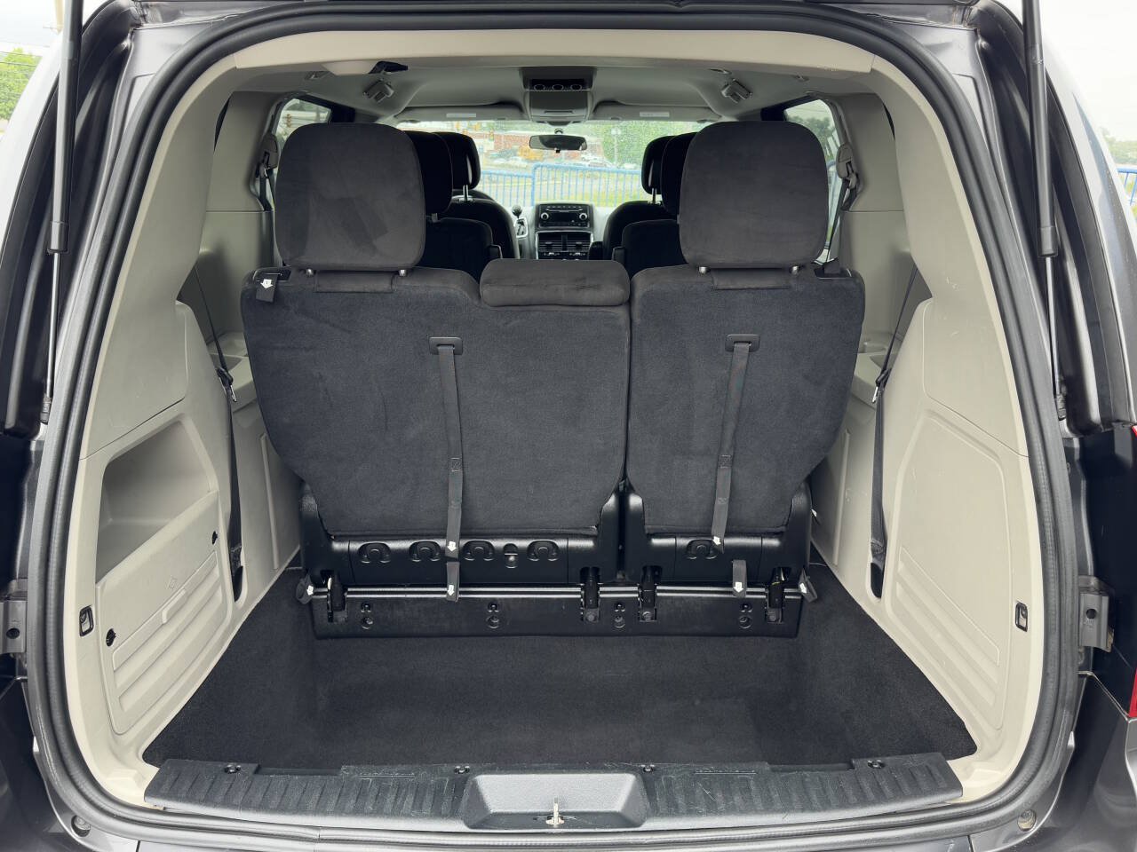Used 2017 Dodge Grand Caravan SE FWD image 39