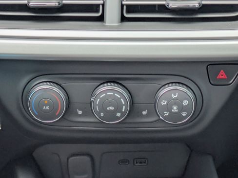 New 2026 Chevrolet Trax RS w/ Sunroof Package FWD image 22