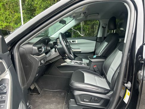 Used 2023 Ford Explorer XLT w/ Equipment Group 202A AWD/4WD image 8