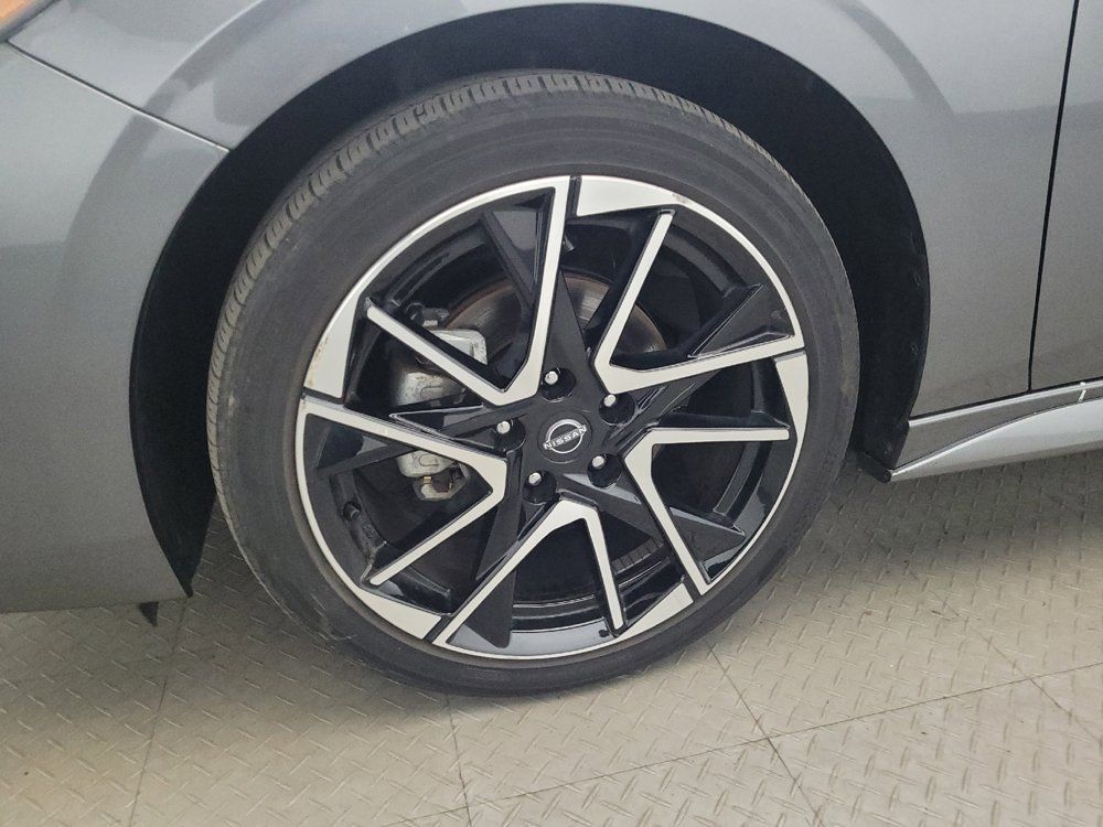 Used 2025 Nissan Sentra SR FWD image 31