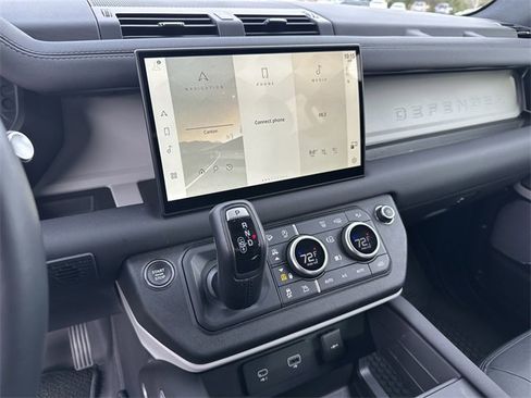 Used 2024 Land Rover Defender 130 S image 29