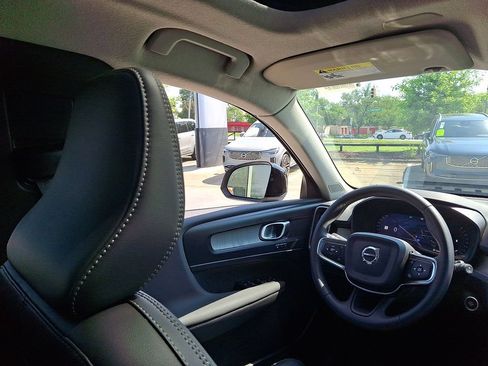 New 2026 Volvo XC40 B5 Plus w/ Protection Package Premier AWD/4WD image 15