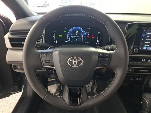 Used 2025 Toyota Camry SE image 26