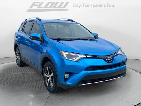 Used 2018 Toyota RAV4 XLE AWD/4WD image 1