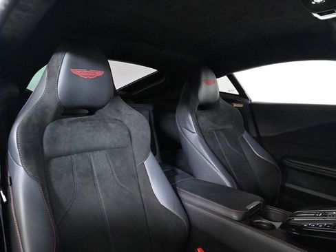 Used 2025 Aston Martin V8 Vantage Coupe image 20
