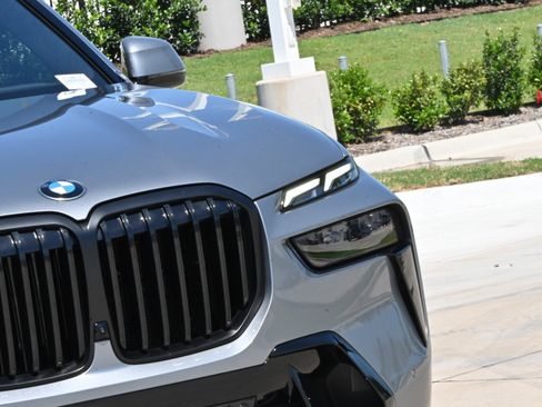 Certified 2026 BMW X7 xDrive40i w/ M Sport Package AWD/4WD image 10