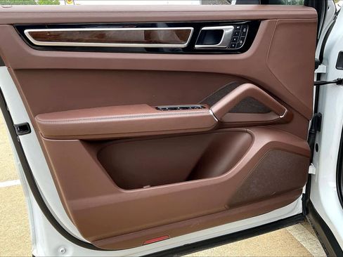 Used 2023 Porsche Cayenne image 21